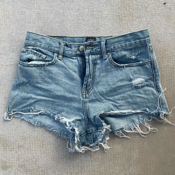 Urban Outfitters BDG Girlfriend High-Rise Distressed Denim Short Size 29 - Picture 4 of 7